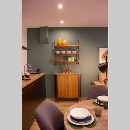 English House In By Apartelier