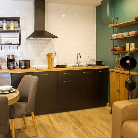 Apartment English House In By Apartelier *