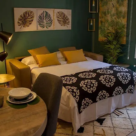 English House In By Apartelier Apartment