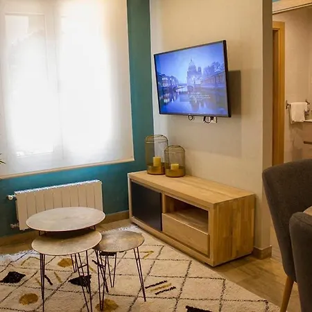 Apartment English House In By Apartelier